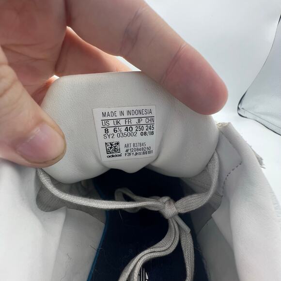 Adidas sneakers size 8 - Picture 6 of 6